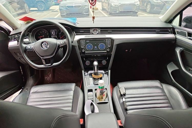 Used Volkswagen Magotan 2017 330TSI DSG Leading Model Center Console
