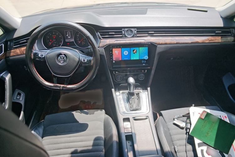Used Volkswagen Magotan 2017 330TSI DSG Luxury Model Center Console