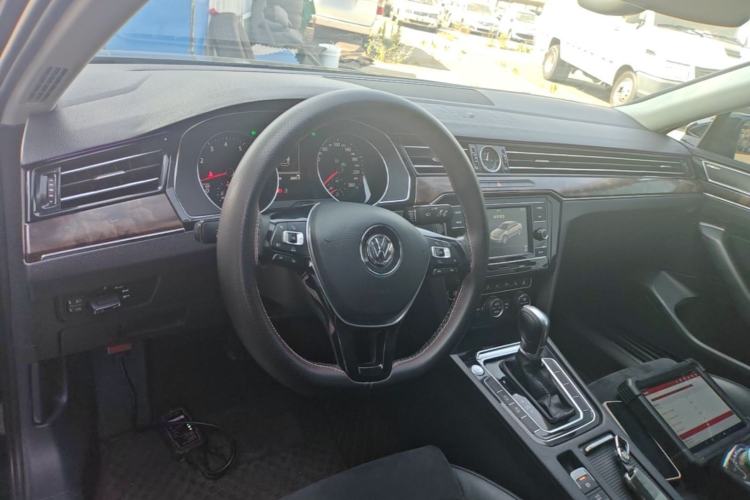 Used Volkswagen Magotan 2017 330TSI DSG Luxury Model Center Console
