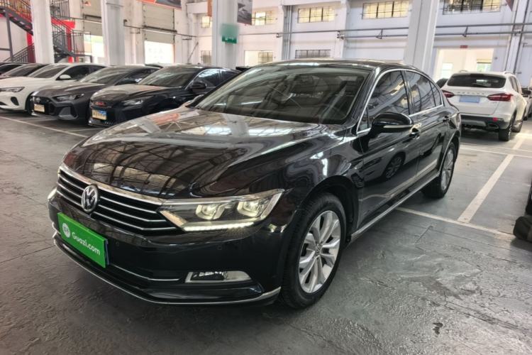 Used Volkswagen Magotan 2017 330TSI DSG Luxury Model Guazi used car, China used car export, Used car for sale, Used cars, Cheapest cars for sale