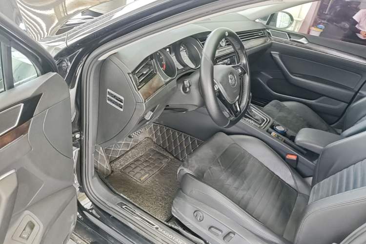 Used Volkswagen Magotan 2017 330TSI DSG Luxury Model Driver Seat