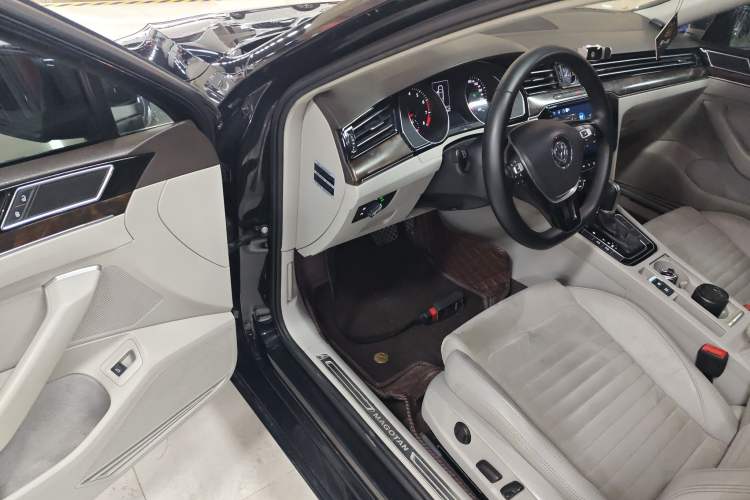 Used Volkswagen Magotan 2017 330TSI DSG Luxury Model Driver Seat