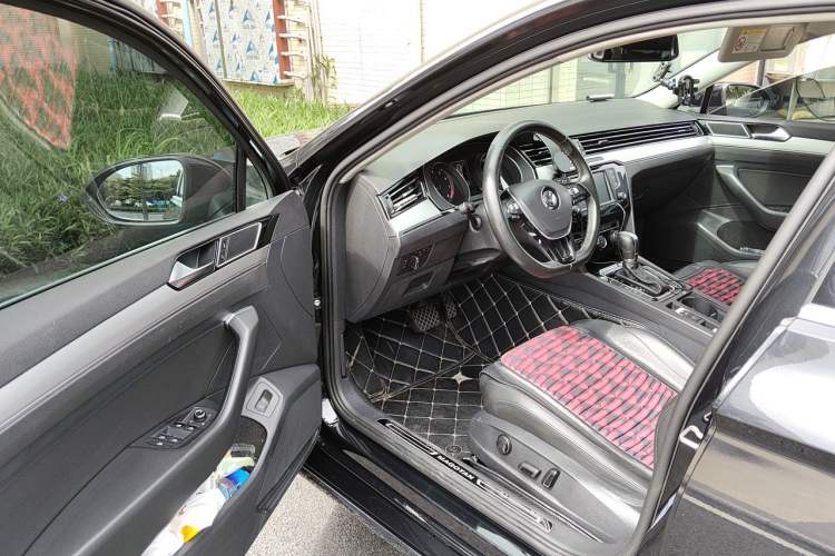 Used Volkswagen Magotan 2017 330TSI DSG Leading Model Driver Seat