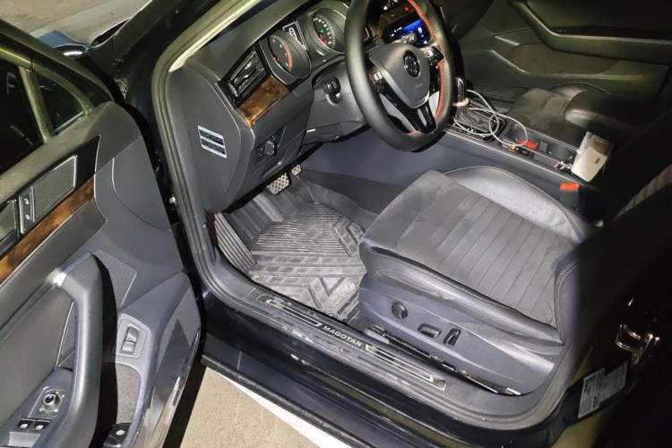 Used Volkswagen Magotan 2017 330TSI DSG Luxury Model Driver Seat