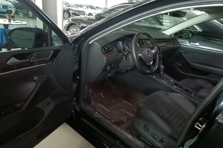 Used Volkswagen Magotan 2017 330TSI DSG Luxury Model Driver Seat