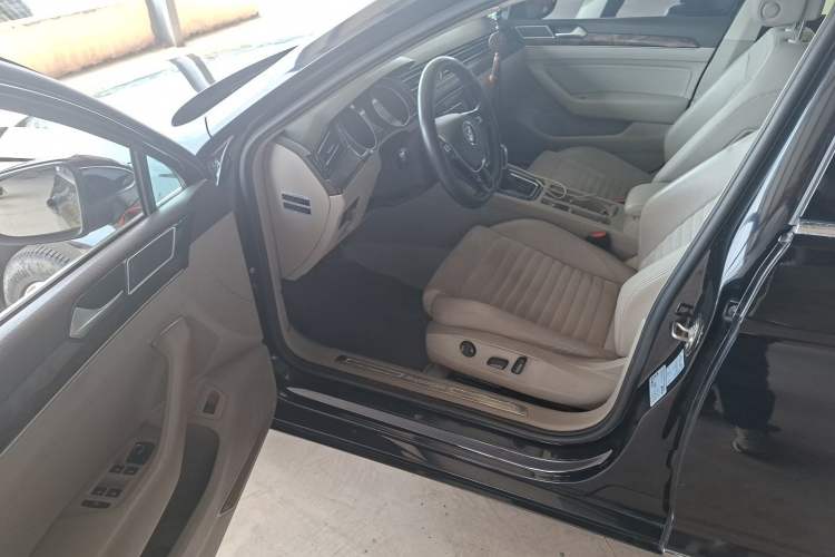 Used Volkswagen Magotan 2017 380TSI DSG Luxury Model Driver Seat