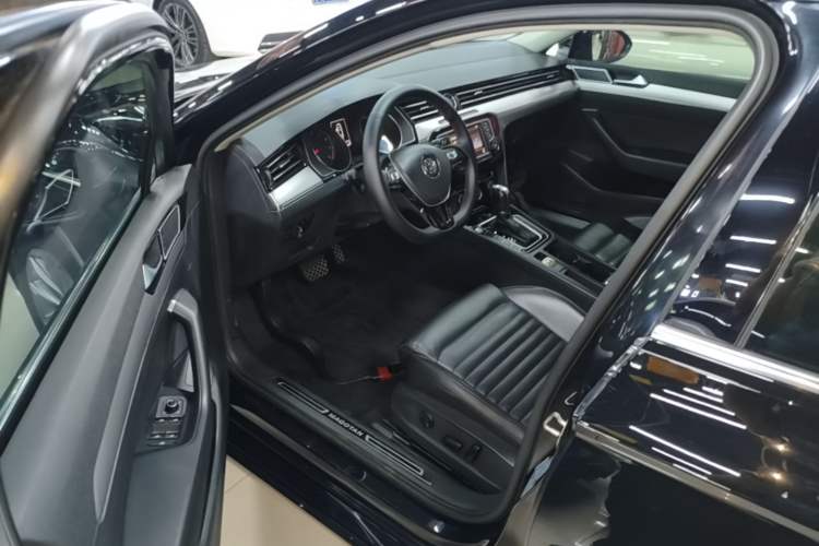 Used Volkswagen Magotan 2017 330TSI DSG Leading Model Driver Seat