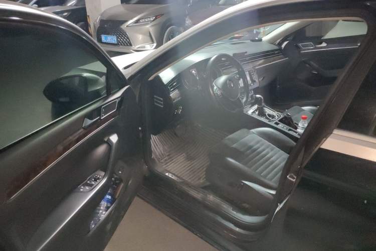 Used Volkswagen Magotan 2017 330TSI DSG Luxury Model Driver Seat