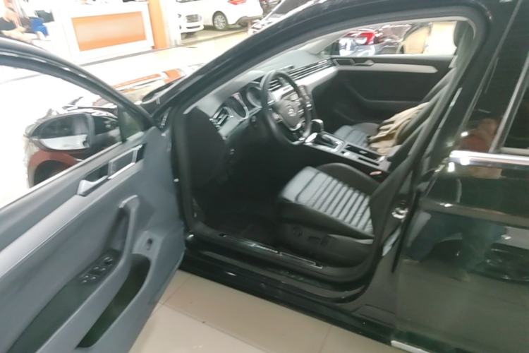 Used Volkswagen Magotan 2017 330TSI DSG Luxury Model Driver Seat
