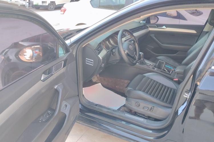 Used Volkswagen Magotan 2017 330TSI DSG Leading Model Driver Seat