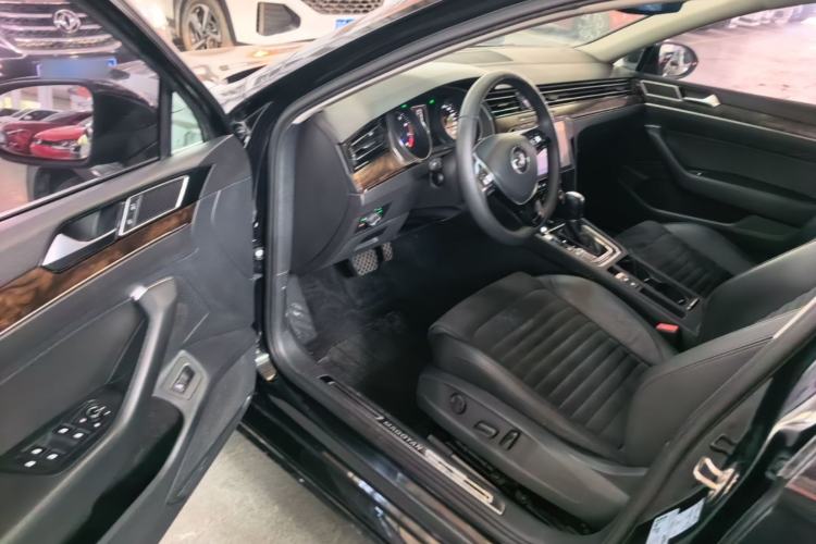 Used Volkswagen Magotan 2017 330TSI DSG Luxury Model Driver Seat