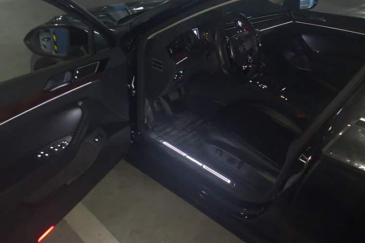 Used Volkswagen Magotan 2017 330TSI DSG Luxury Model Driver Seat