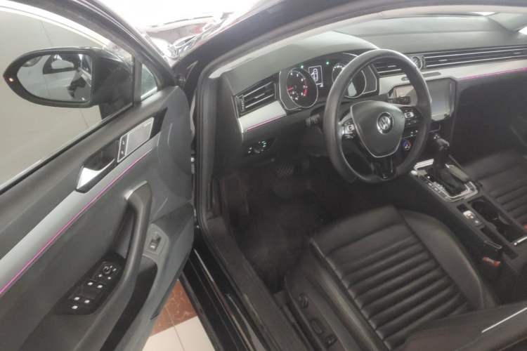 Used Volkswagen Magotan 2017 330TSI DSG Leading Model Driver Seat