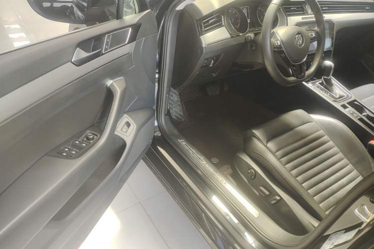 Used Volkswagen Magotan 2017 330TSI DSG Leading Model Driver Seat