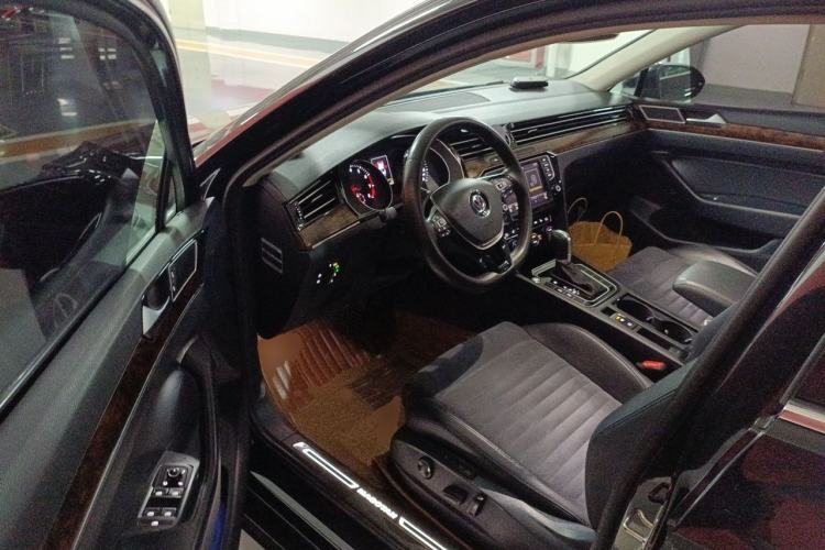 Used Volkswagen Magotan 2017 330TSI DSG Luxury Model Driver Seat