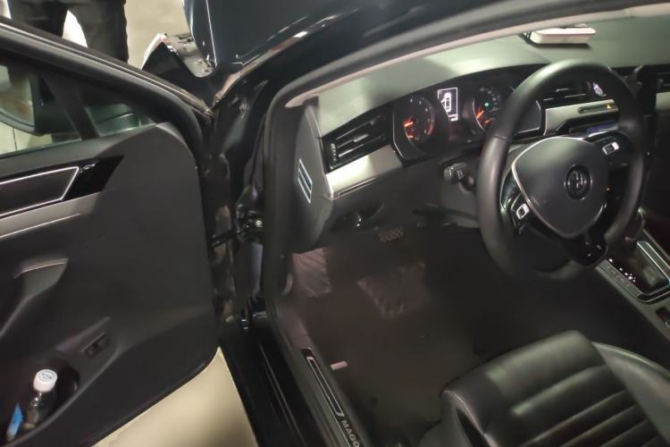 Used Volkswagen Magotan 2017 330TSI DSG Leading Model Driver Seat