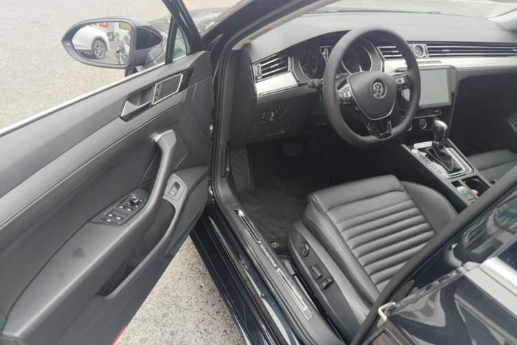 Used Volkswagen Magotan 2017 330TSI DSG Leading Model Driver Seat