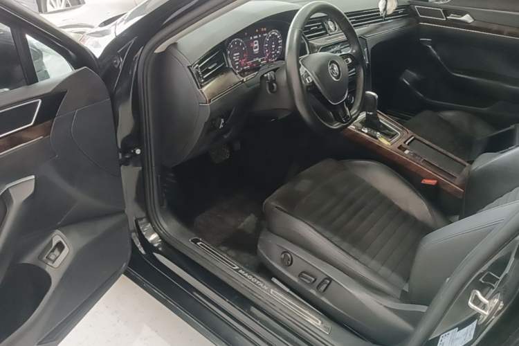 Used Volkswagen Magotan 2017 330TSI DSG Luxury Model Driver Seat