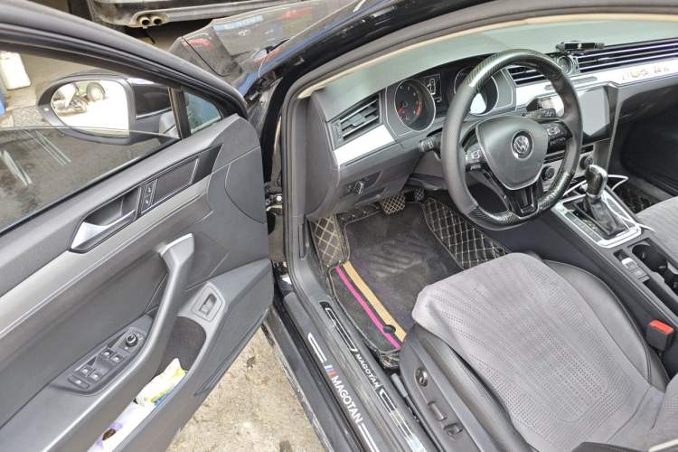Used Volkswagen Magotan 2017 280TSI DSG Comfort Model Driver Seat