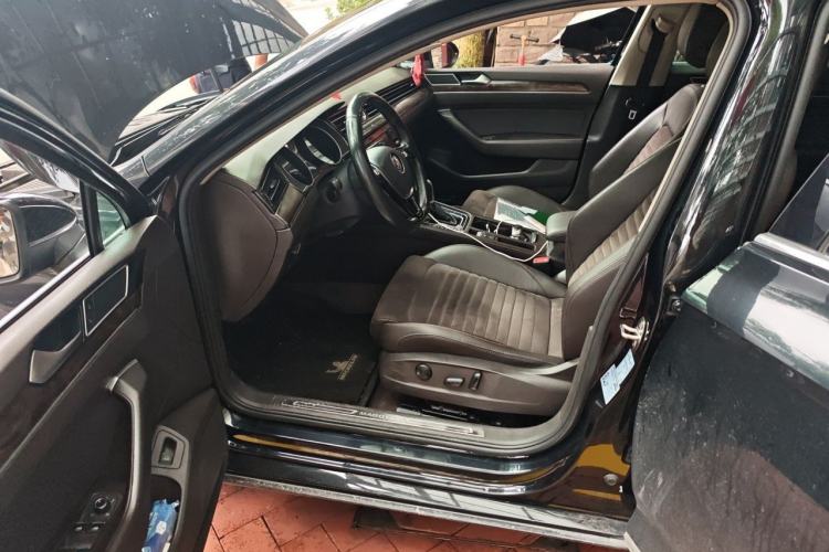 Used Volkswagen Magotan 2017 380TSI DSG Luxury Model Driver Seat