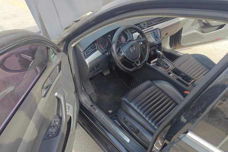 Used Volkswagen Magotan 2017 330TSI DSG Leading Model Driver Seat