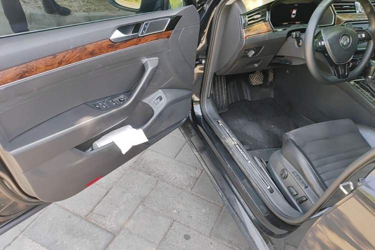Used Volkswagen Magotan 2017 330TSI DSG Luxury Model Driver Seat