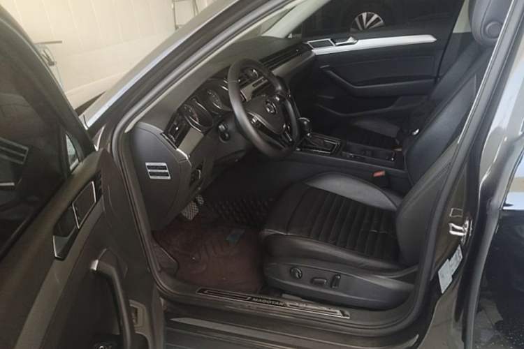 Used Volkswagen Magotan 2017 330TSI DSG Leading Model Driver Seat