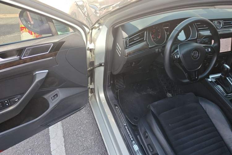 Used Volkswagen Magotan 2017 330TSI DSG Luxury Model Driver Seat