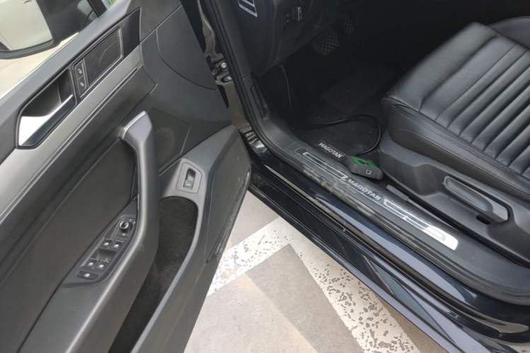 Used Volkswagen Magotan 2017 330TSI DSG Comfort Model Driver Seat