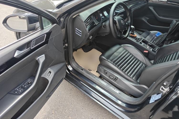 Used Volkswagen Magotan 2017 330TSI DSG Leading Model Driver Seat