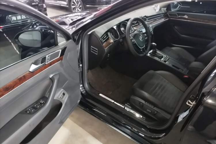 Used Volkswagen Magotan 2017 380TSI DSG Prestige Edition Driver Seat