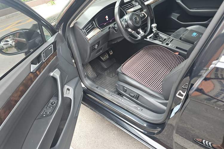 Used Volkswagen Magotan 2017 330TSI DSG Luxury Model Driver Seat