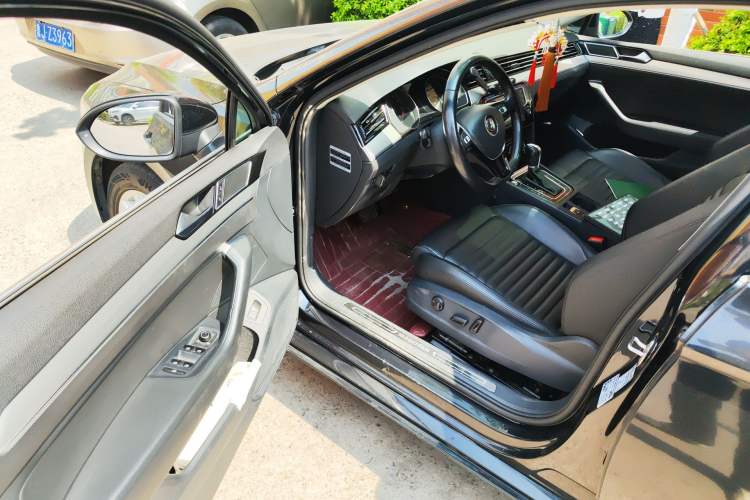 Used Volkswagen Magotan 2017 330TSI DSG Leading Model Driver Seat