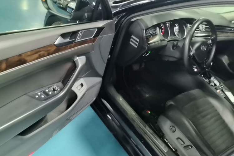 Used Volkswagen Magotan 2017 330TSI DSG Luxury Model Driver Seat