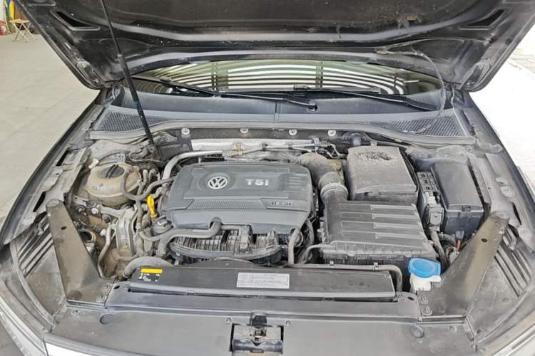 Used Volkswagen Magotan 2017 330TSI DSG Luxury Model Engine Bay