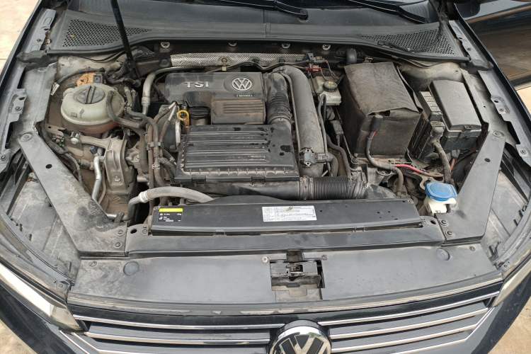 Used Volkswagen Magotan 2017 280TSI DSG Comfort Model Engine Bay