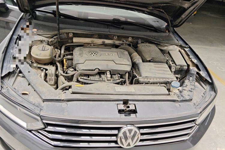 Used Volkswagen Magotan 2017 330TSI DSG Leading Model Engine Bay