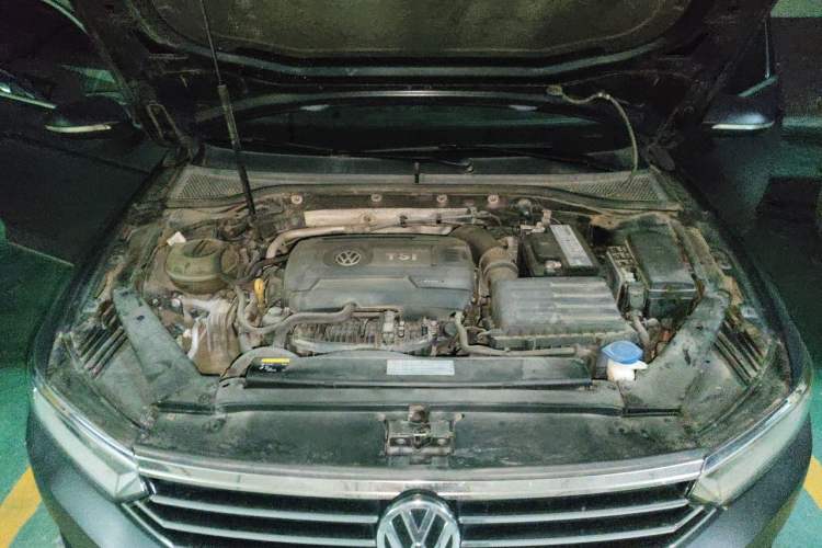 Used Volkswagen Magotan 2017 330TSI DSG Luxury Model Engine Bay
