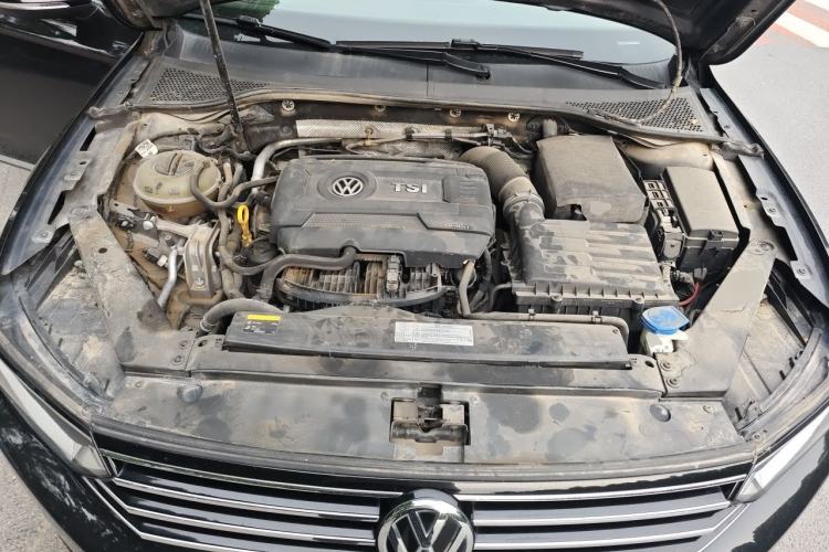 Used Volkswagen Magotan 2017 330TSI DSG Leading Model Engine Bay