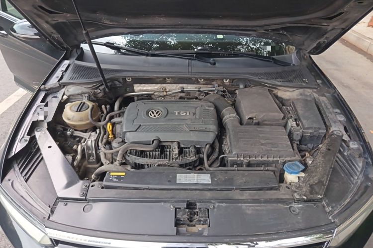 Used Volkswagen Magotan 2017 330TSI DSG Luxury Model Engine Bay