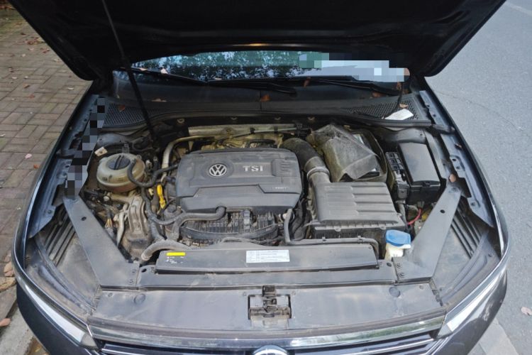 Used Volkswagen Magotan 2017 330TSI DSG Luxury Model Engine Bay