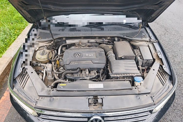 Used Volkswagen Magotan 2017 330TSI DSG Luxury Model Engine Bay