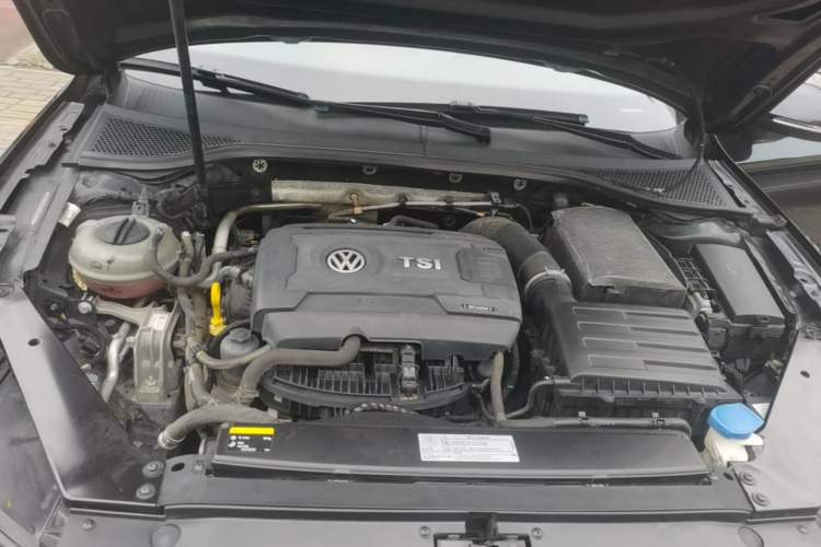 Used Volkswagen Magotan 2017 330TSI DSG Luxury Model Engine Bay