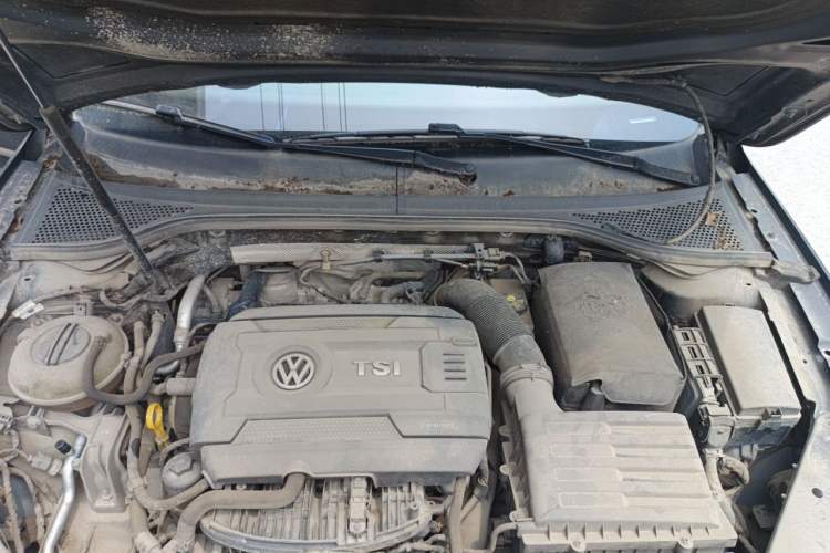 Used Volkswagen Magotan 2017 330TSI DSG Luxury Model Engine Bay