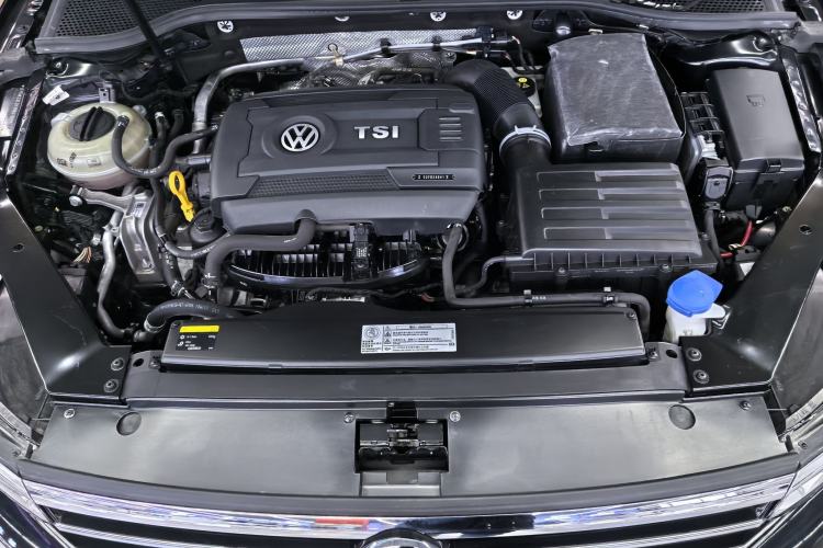 Used Volkswagen Magotan 2017 330TSI DSG Luxury Model Engine Bay