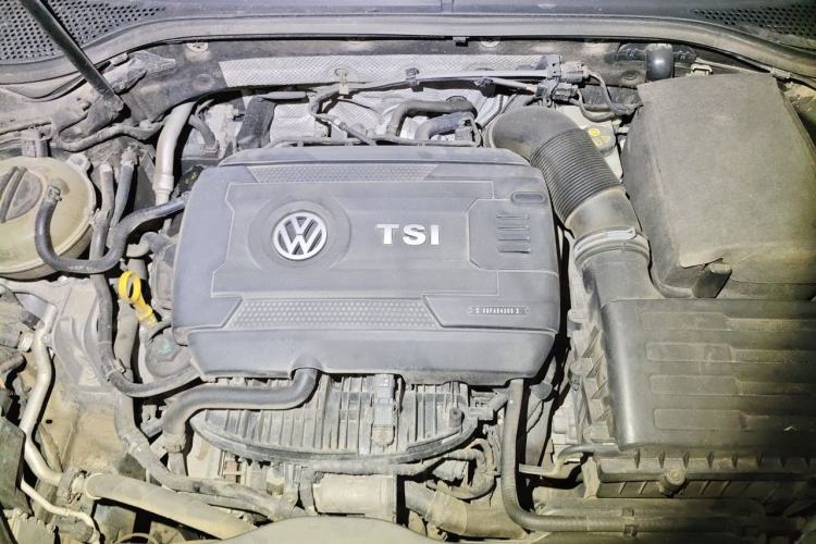 Used Volkswagen Magotan 2017 330TSI DSG Luxury Model Engine Bay