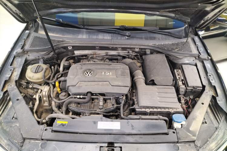 Used Volkswagen Magotan 2017 330TSI DSG Leading Model Engine Bay