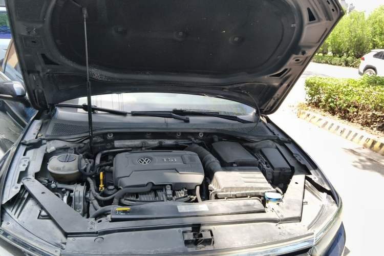 Used Volkswagen Magotan 2017 330TSI DSG Luxury Model Engine Bay