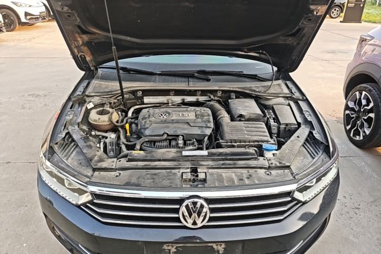 Used Volkswagen Magotan 2017 330TSI DSG Luxury Model Engine Bay