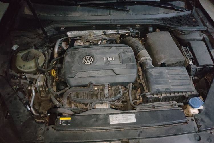 Used Volkswagen Magotan 2017 330TSI DSG Luxury Model Engine Bay